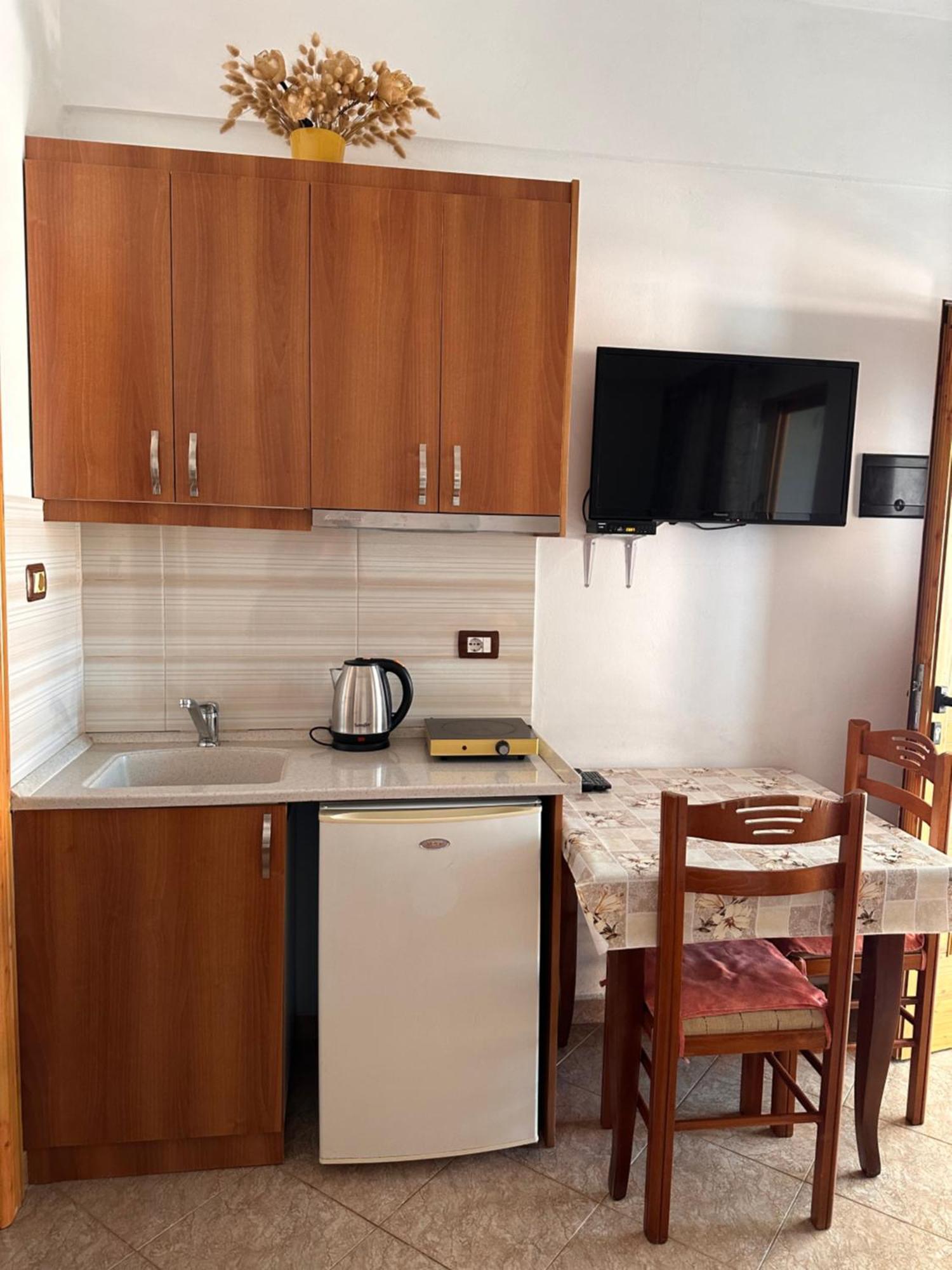 Albi'S Guesthouse Ksamil Eksteriør billede